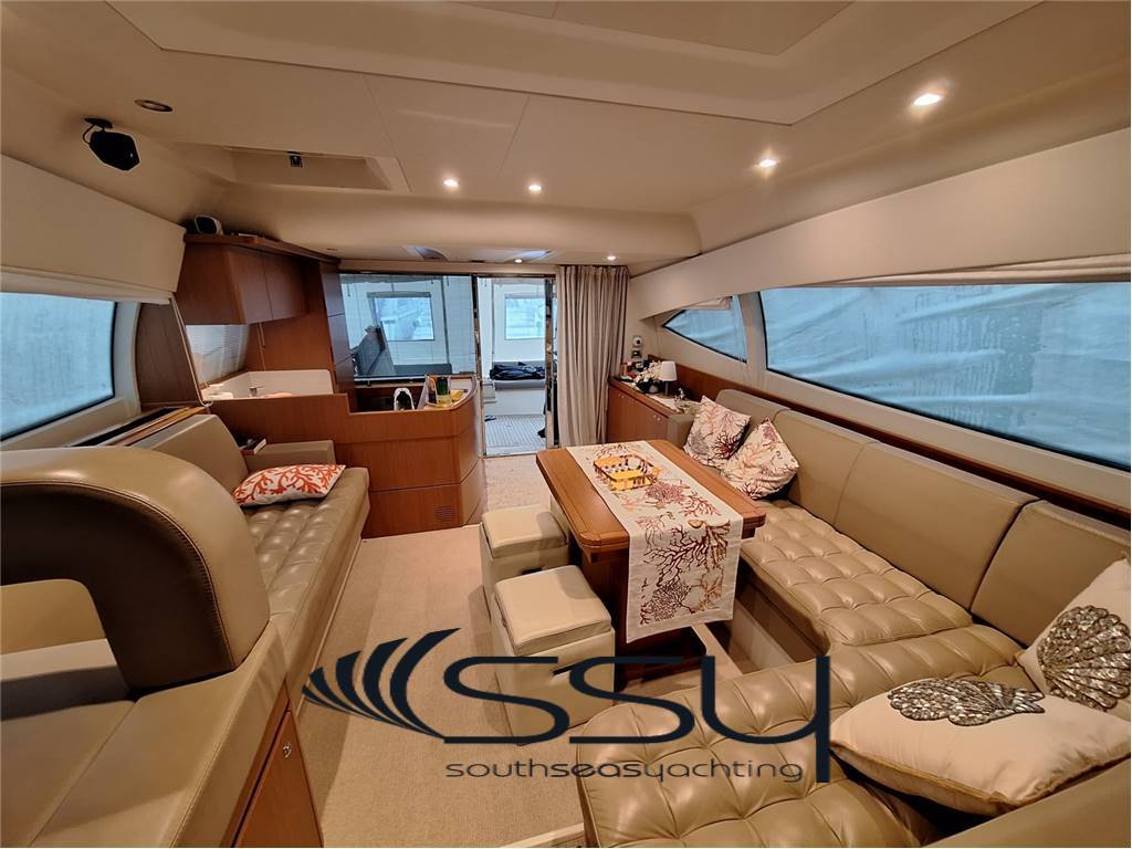 FERRETTI 530