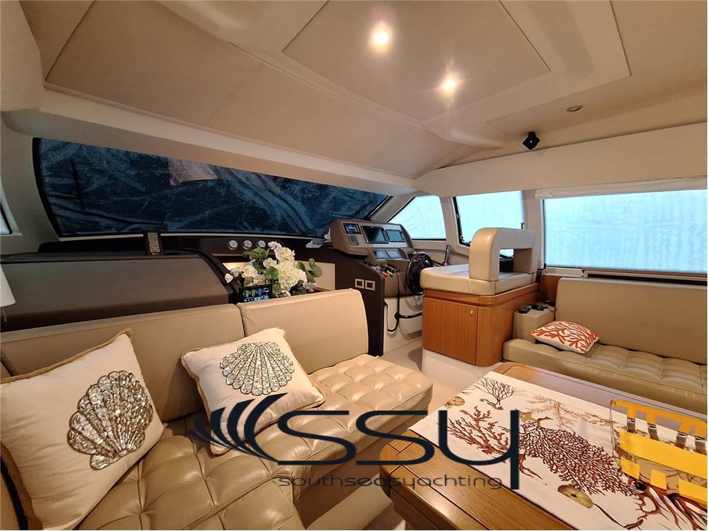 FERRETTI 530