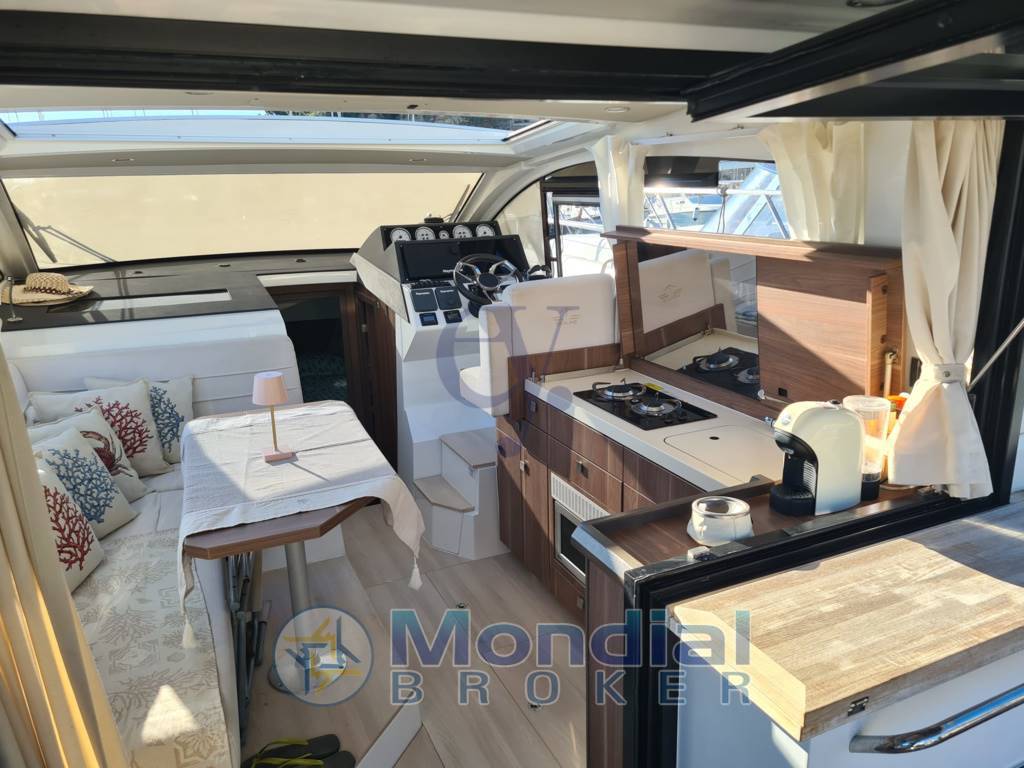 Sealine C330