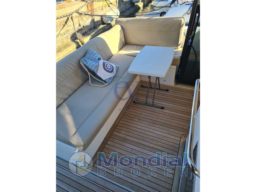 Sealine C330