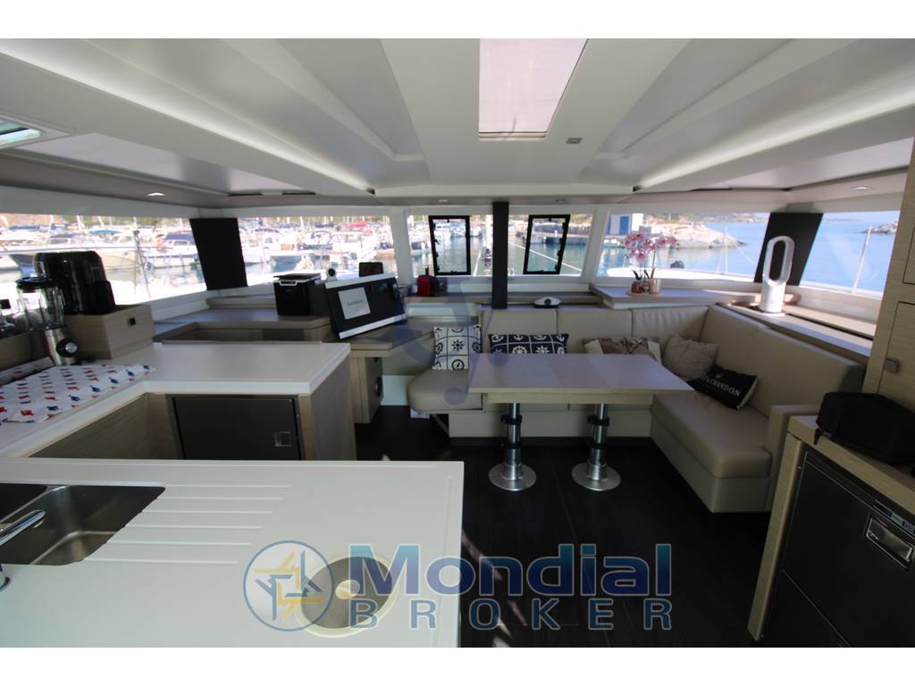 Fountaine Pajot Astréa 42