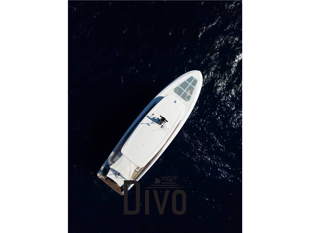 FERRETTI YACHTS INFYNITO 90