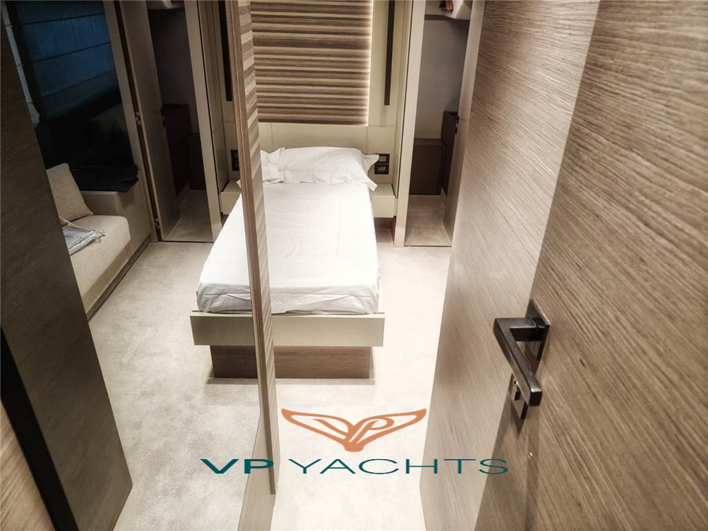 Ferretti Yachts F670