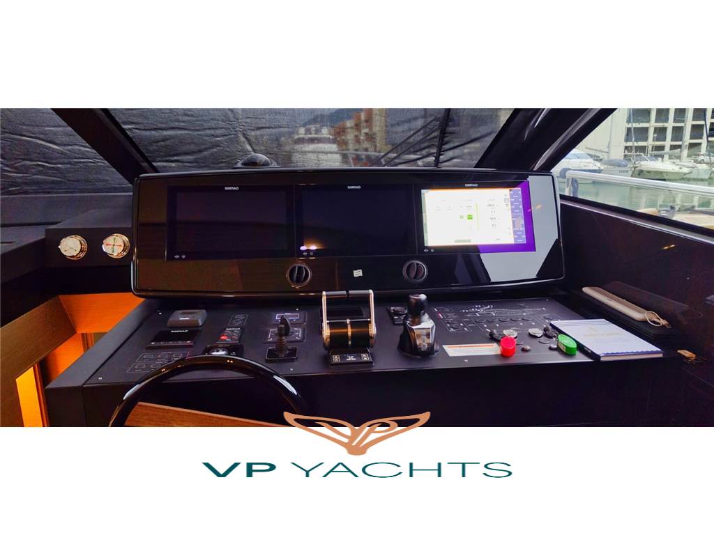 Ferretti Yachts F670
