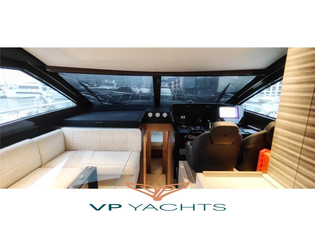 Ferretti Yachts F670