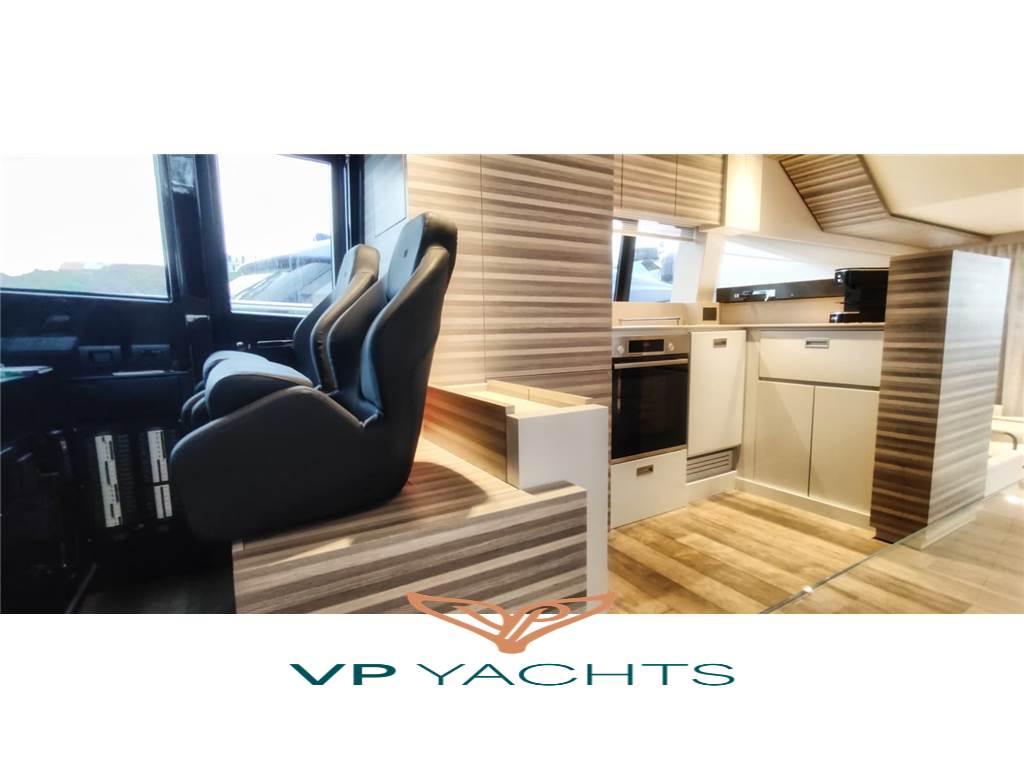 Ferretti Yachts F670