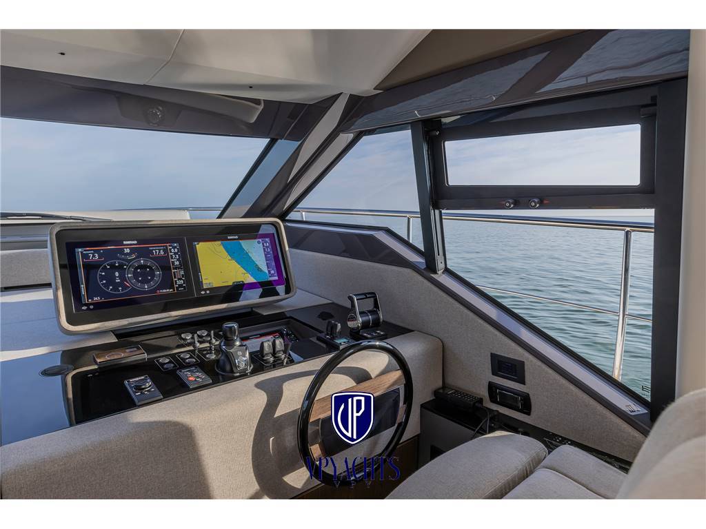 Ferretti Yachts F580