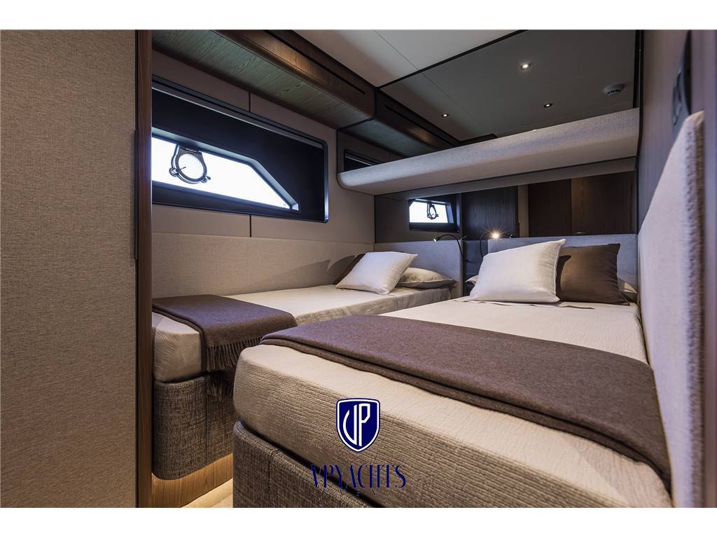 Ferretti Yachts F580