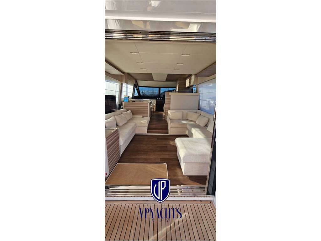 Ferretti Yachts F670