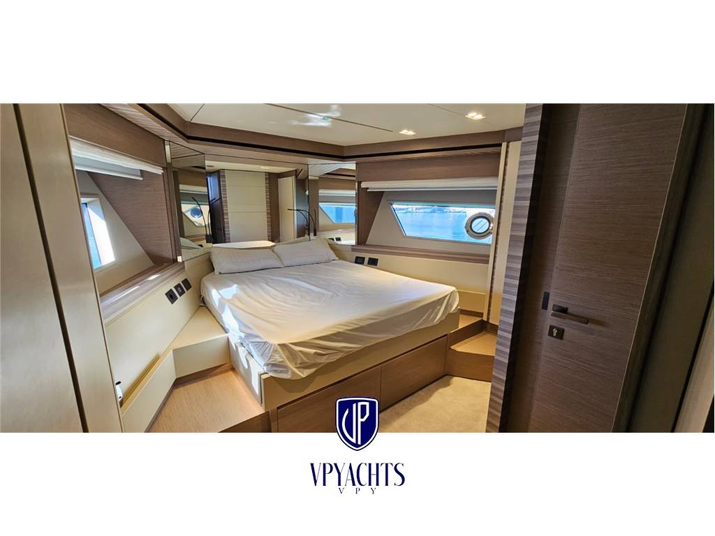 Ferretti Yachts F670
