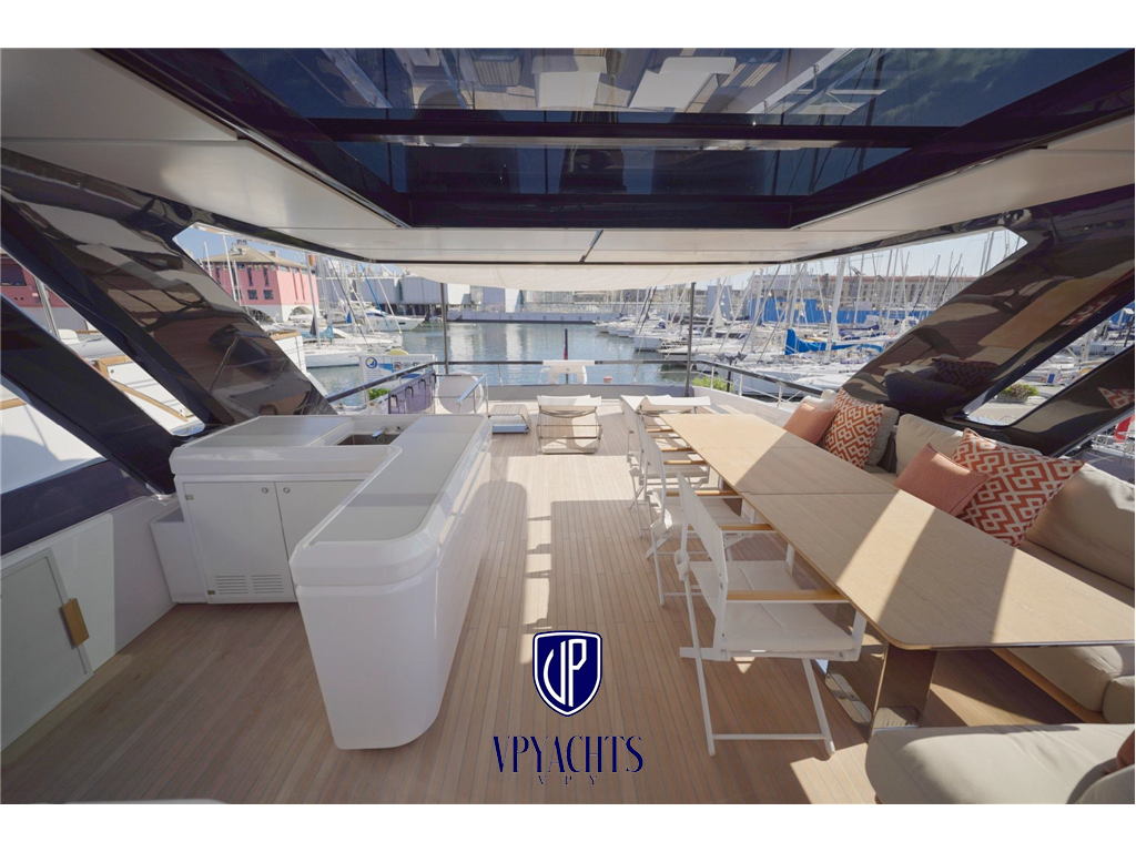 Ferretti Yachts F860