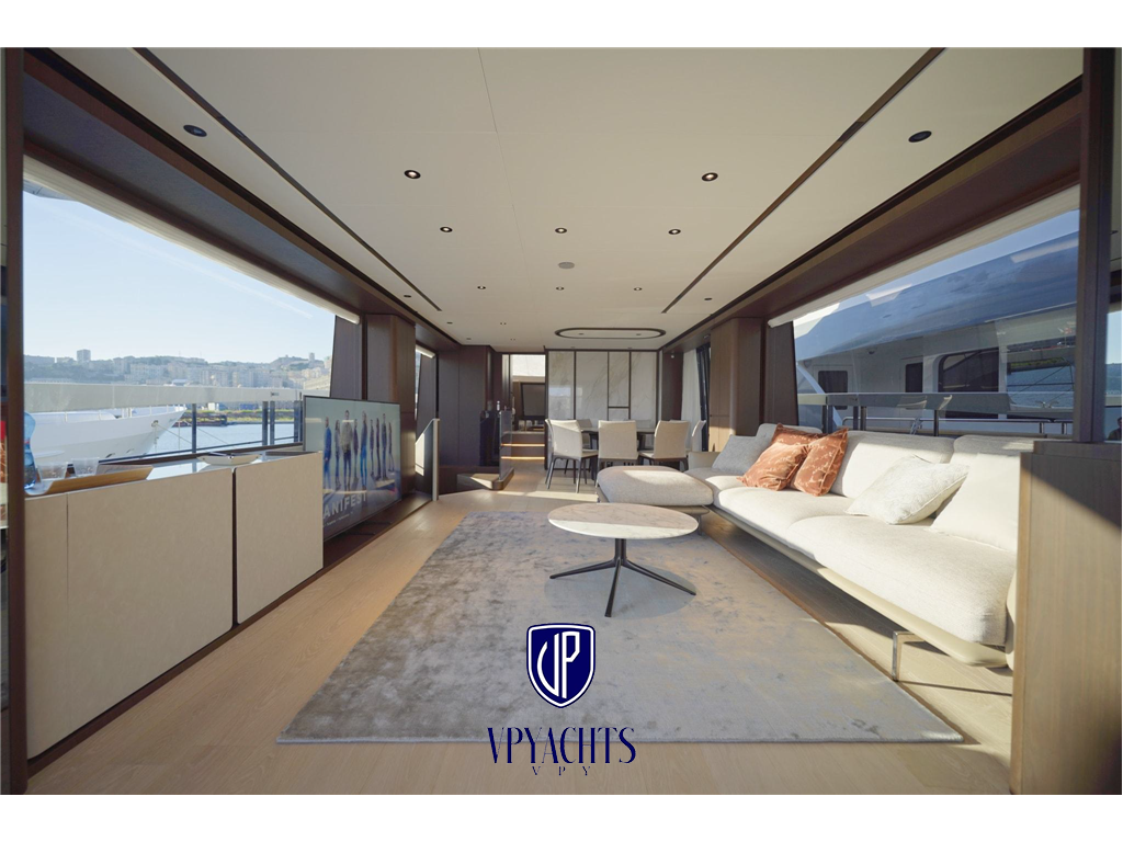 Ferretti Yachts F860