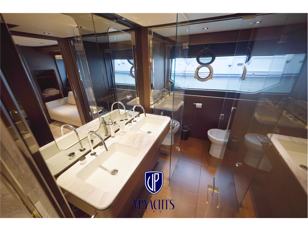 Ferretti Yachts F860