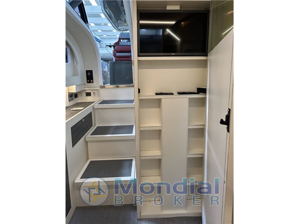 Domina Yachts 42 Walkaround