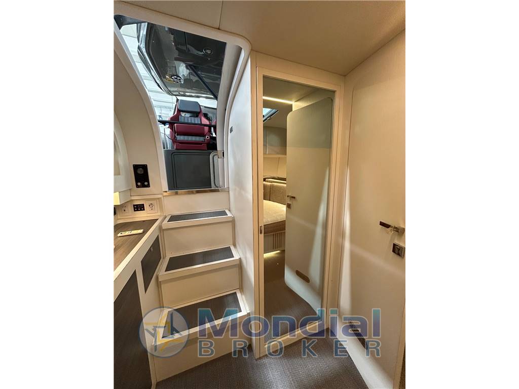 Domina Yachts 42 Walkaround