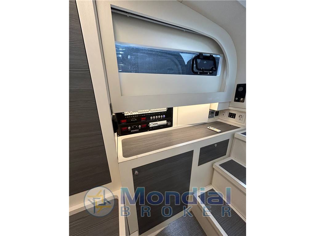 Domina Yachts 42 Walkaround