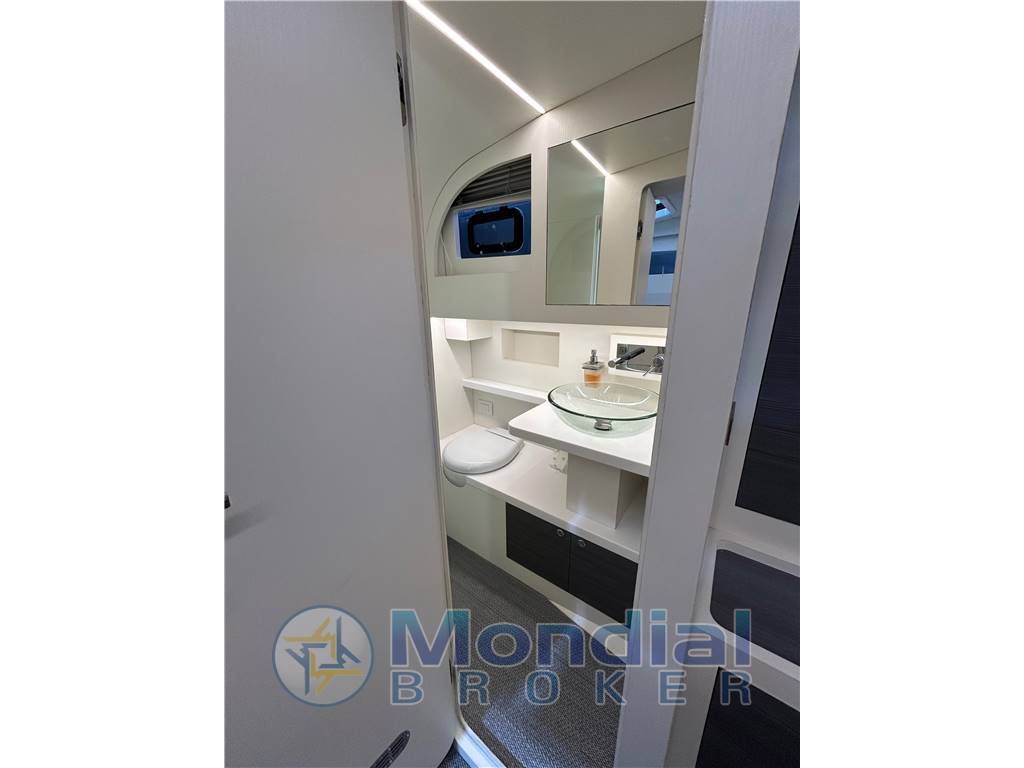 Domina Yachts 42 Walkaround