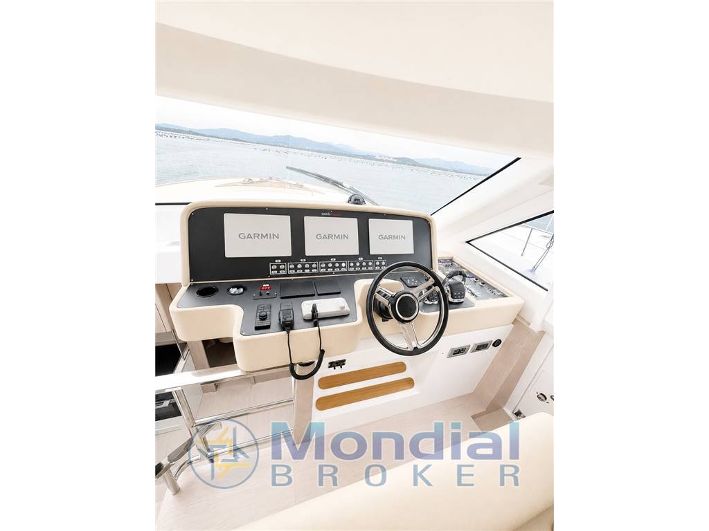 Solaris Power 57 Lobster Fly