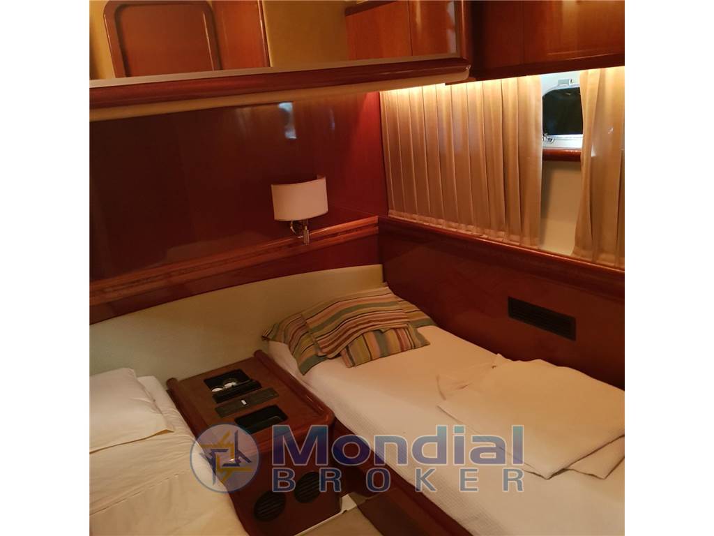 FERRETTI 55 FLY