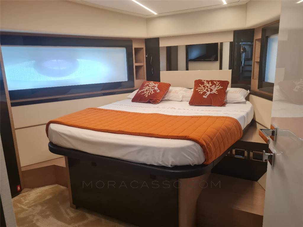 PERSHING 70