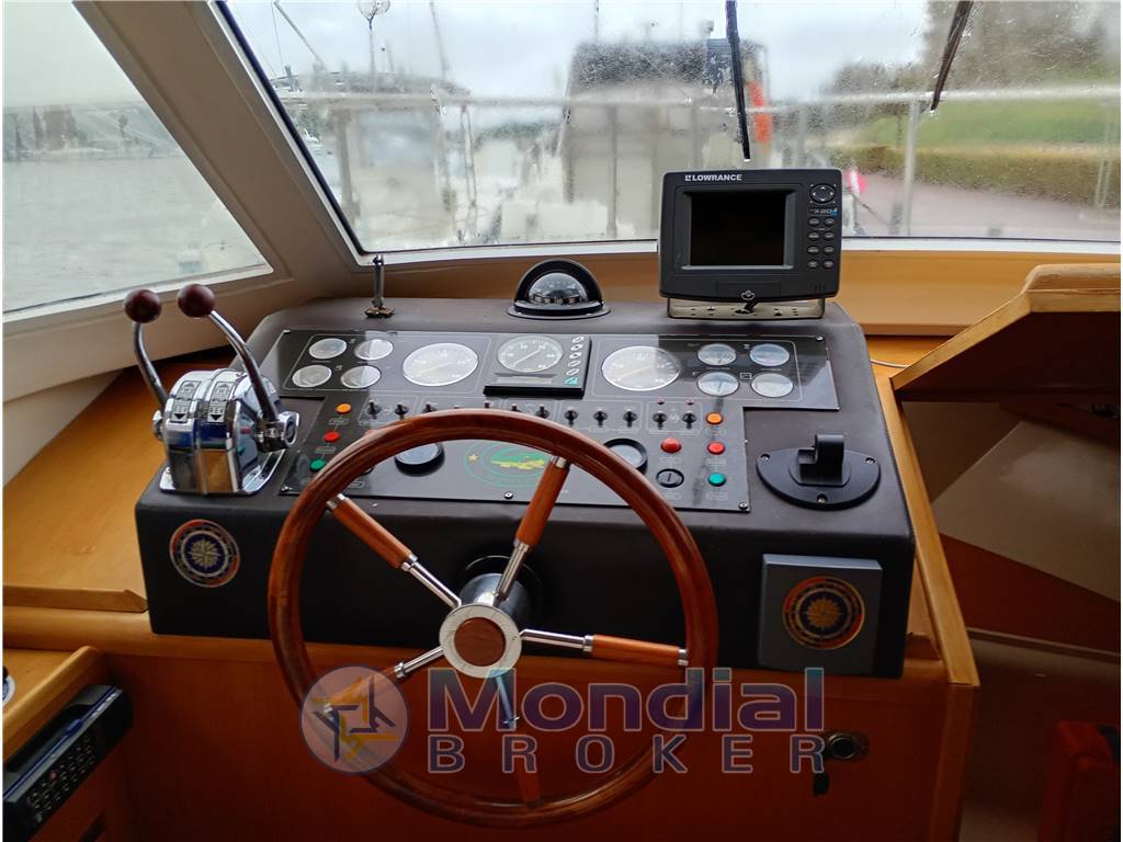 CANTIERI NAVALI DEL TIRRENO CAYMAN 30 FLY