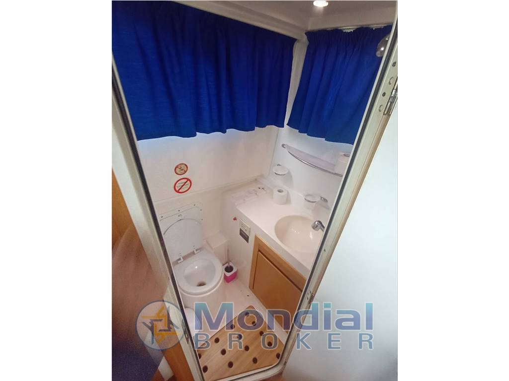 CANTIERI NAVALI DEL TIRRENO CAYMAN 30 FLY