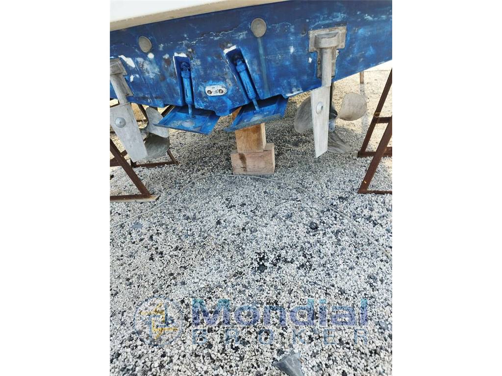 CANTIERI NAVALI DEL TIRRENO CAYMAN 30 FLY