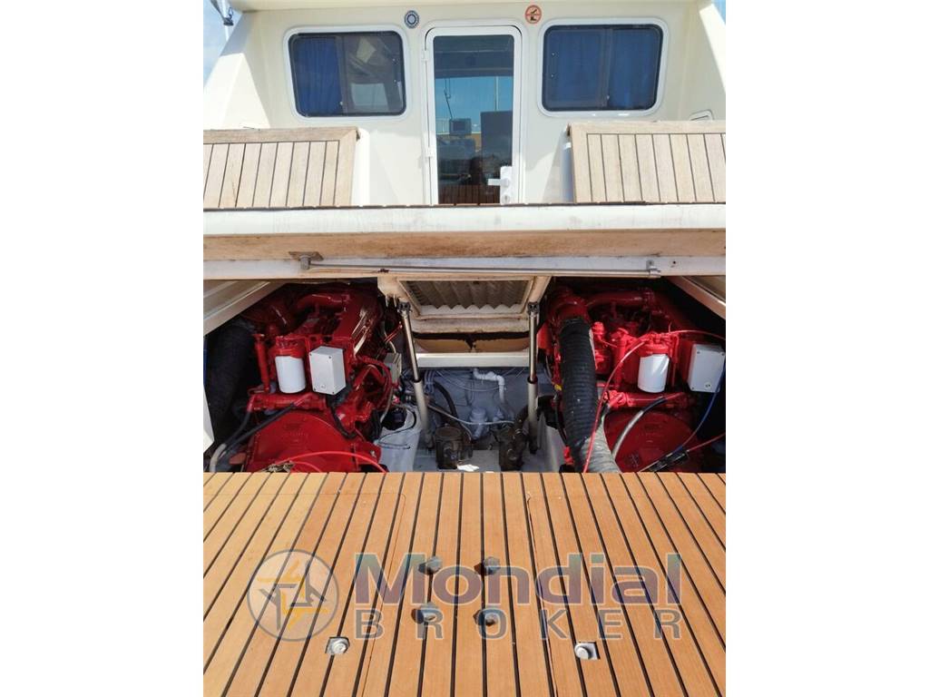 CANTIERI NAVALI DEL TIRRENO CAYMAN 30 FLY