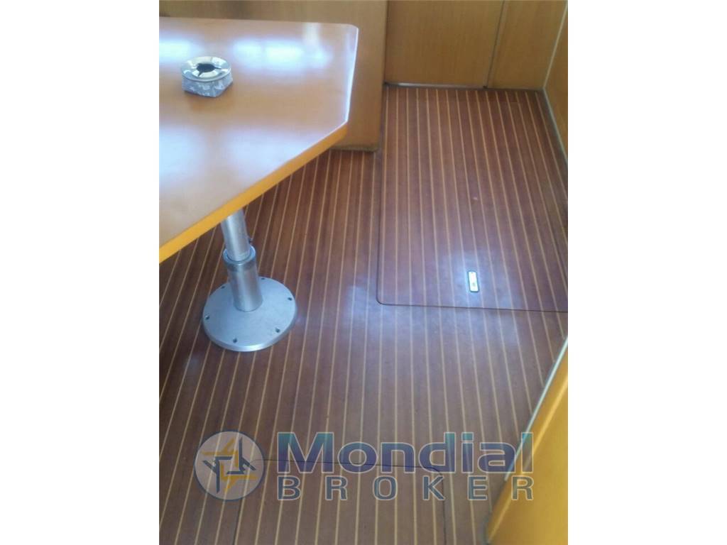 CANTIERI NAVALI DEL TIRRENO CAYMAN 30 FLY