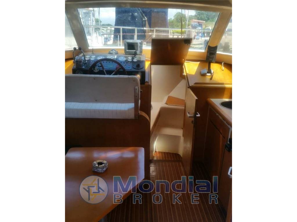 CANTIERI NAVALI DEL TIRRENO CAYMAN 30 FLY