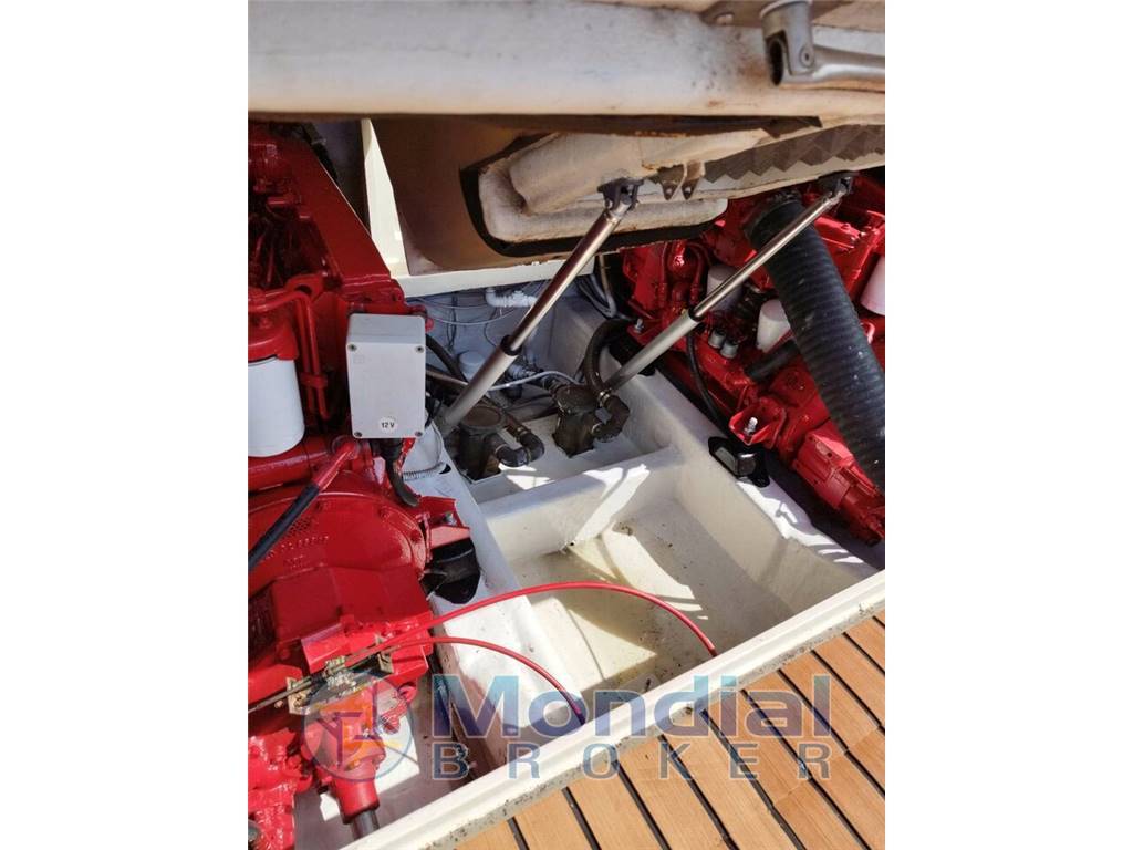 CANTIERI NAVALI DEL TIRRENO CAYMAN 30 FLY