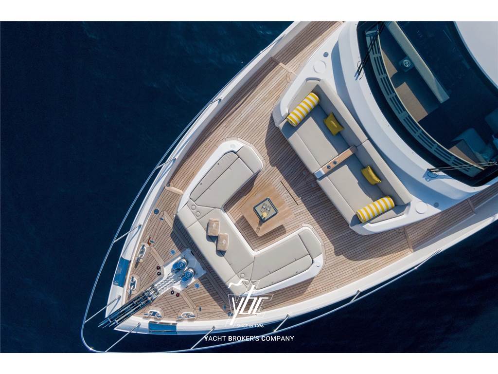 Ferretti Yachts 860