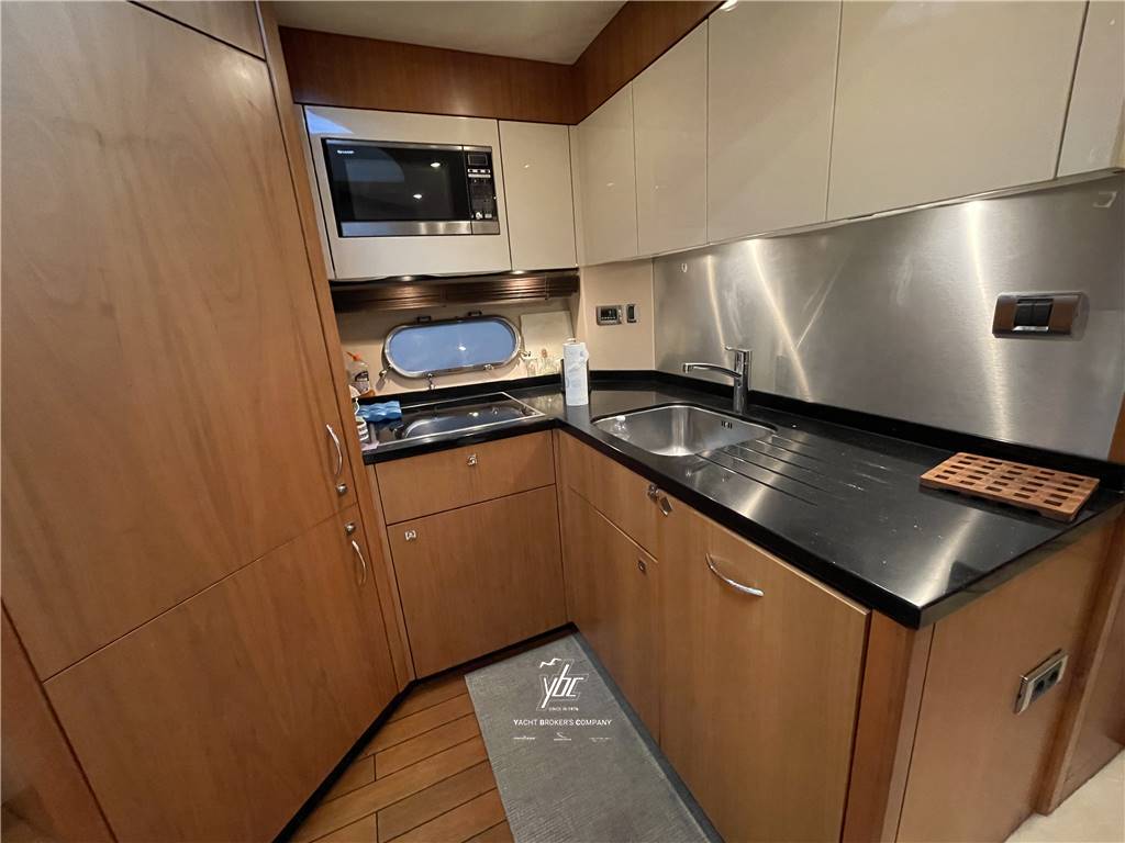 Sunseeker Yachts Predator 64