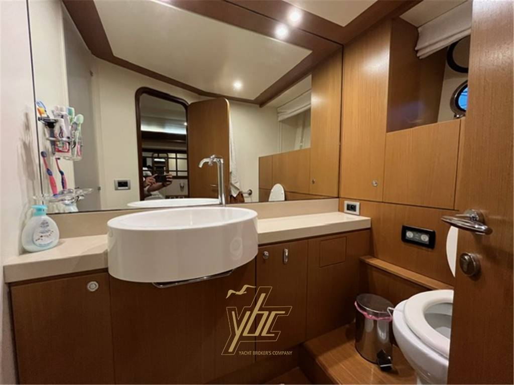 Ferretti Yachts 630