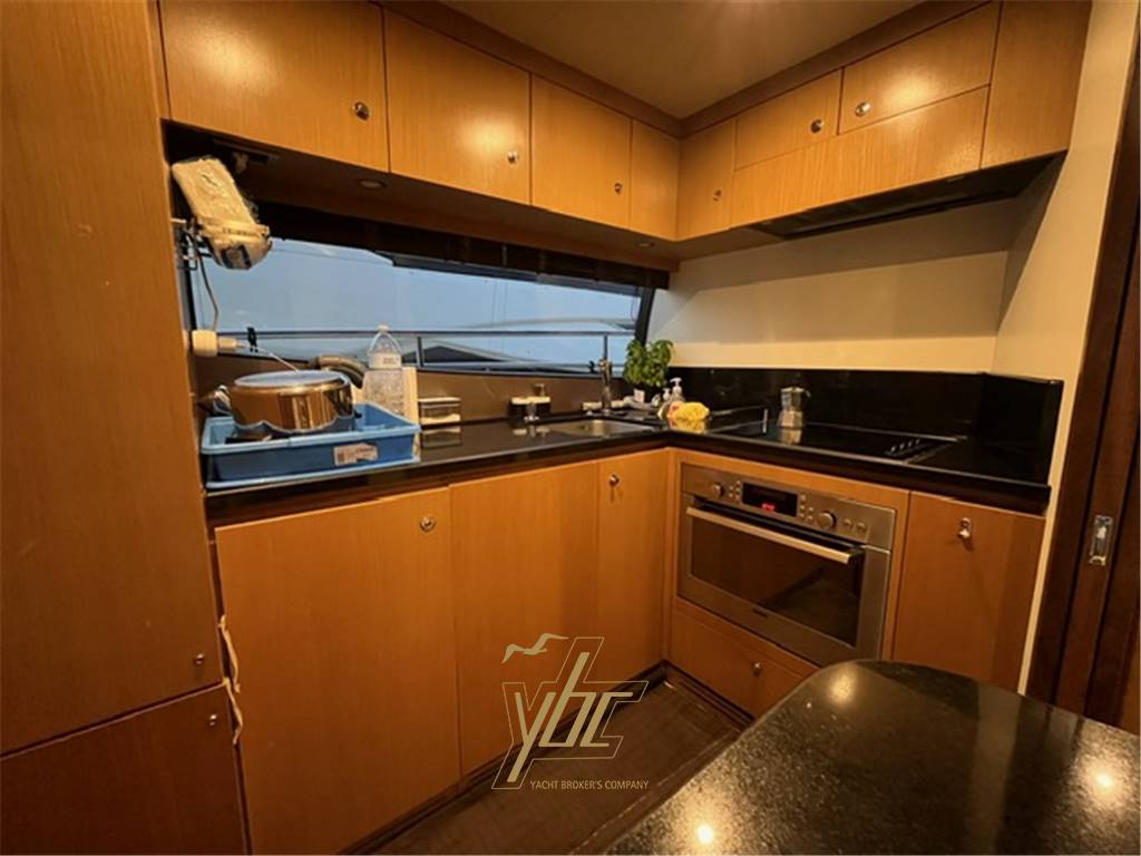 Ferretti Yachts 630