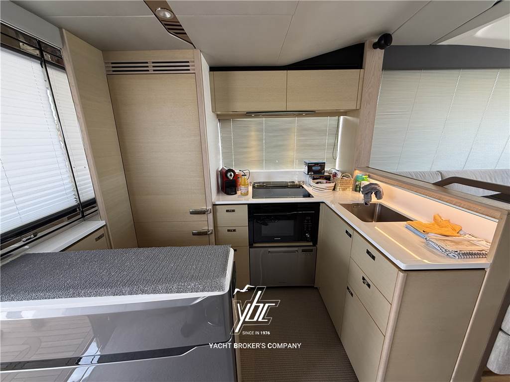 Princess Yachts V60