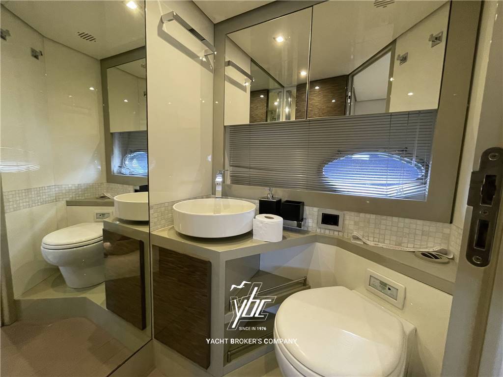 Austin Parker 48 Sundeck