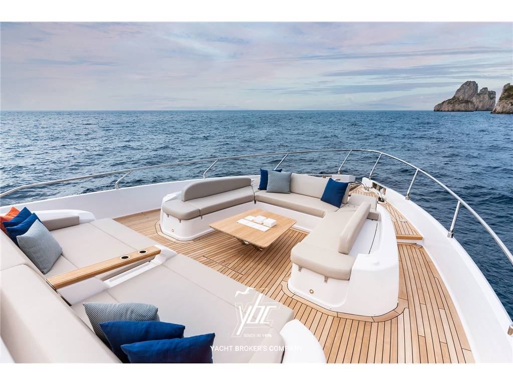 Ferretti Yachts 860