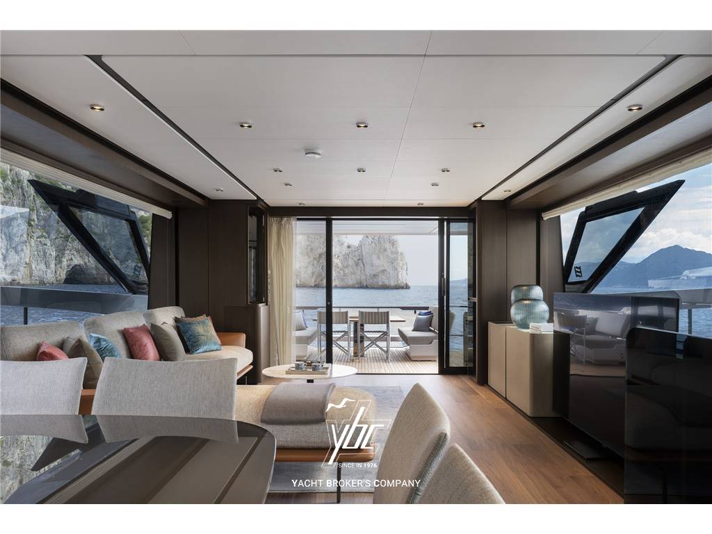 Ferretti Yachts 860