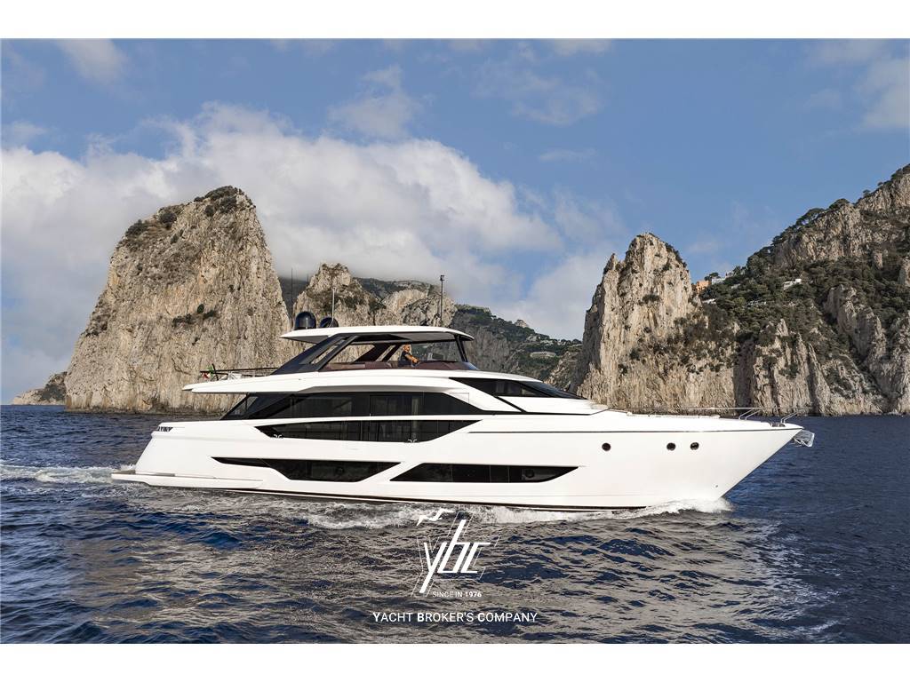 Ferretti Yachts 860