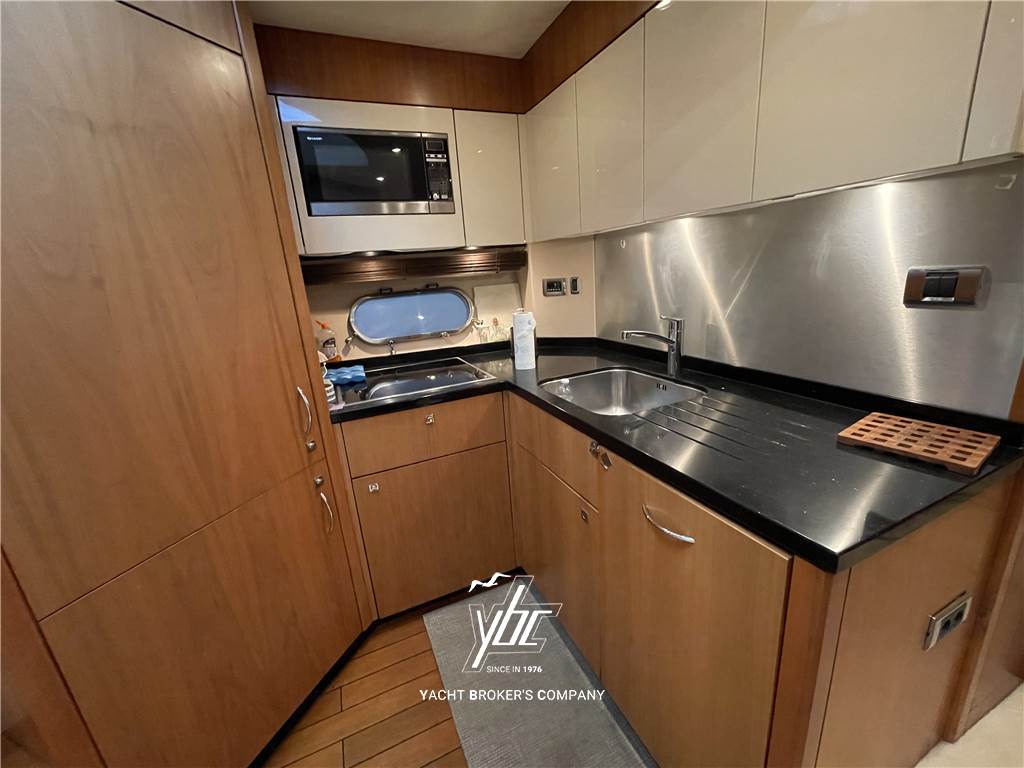 Sunseeker Yachts Predator 64