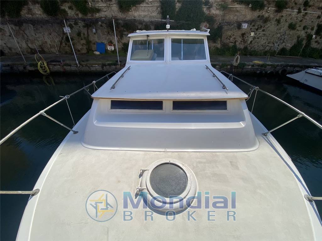 BRUNSWICH BERTRAM 28 SEDAN