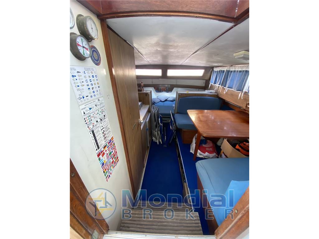 BRUNSWICH BERTRAM 28 SEDAN