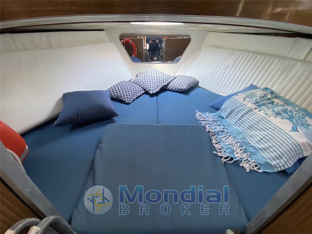 BRUNSWICH BERTRAM 28 SEDAN