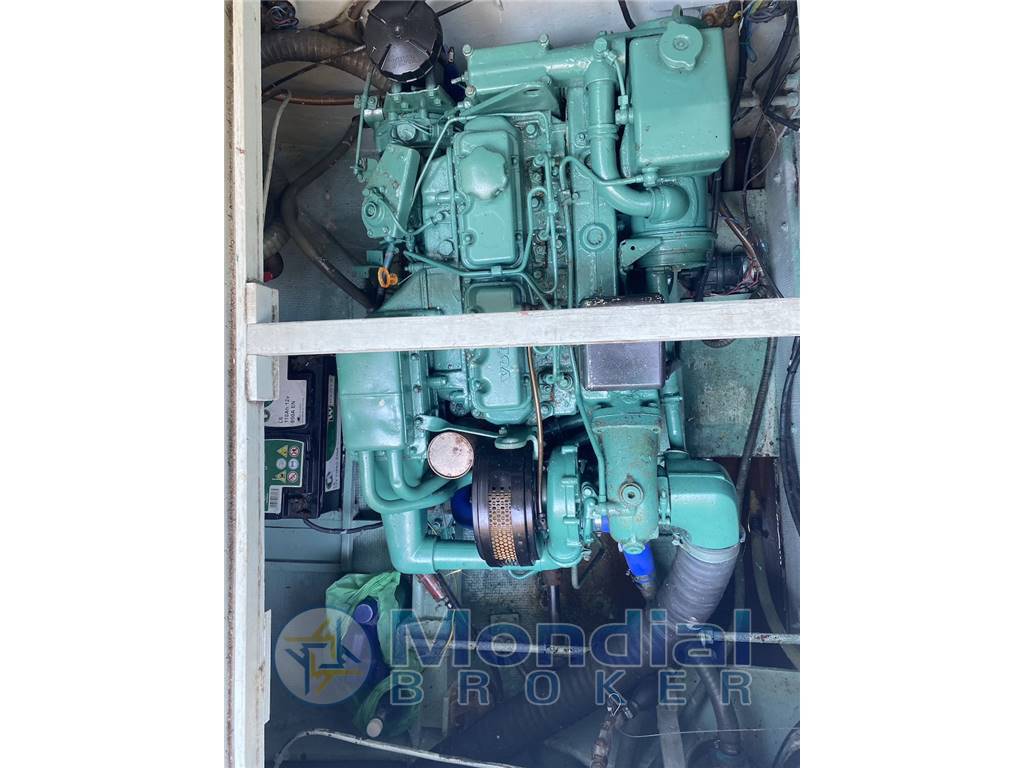 BRUNSWICH BERTRAM 28 SEDAN