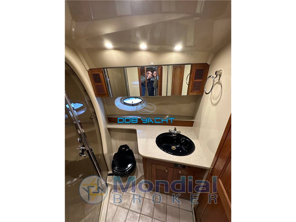 CRUISERS YACHT 5470 EXPRESS