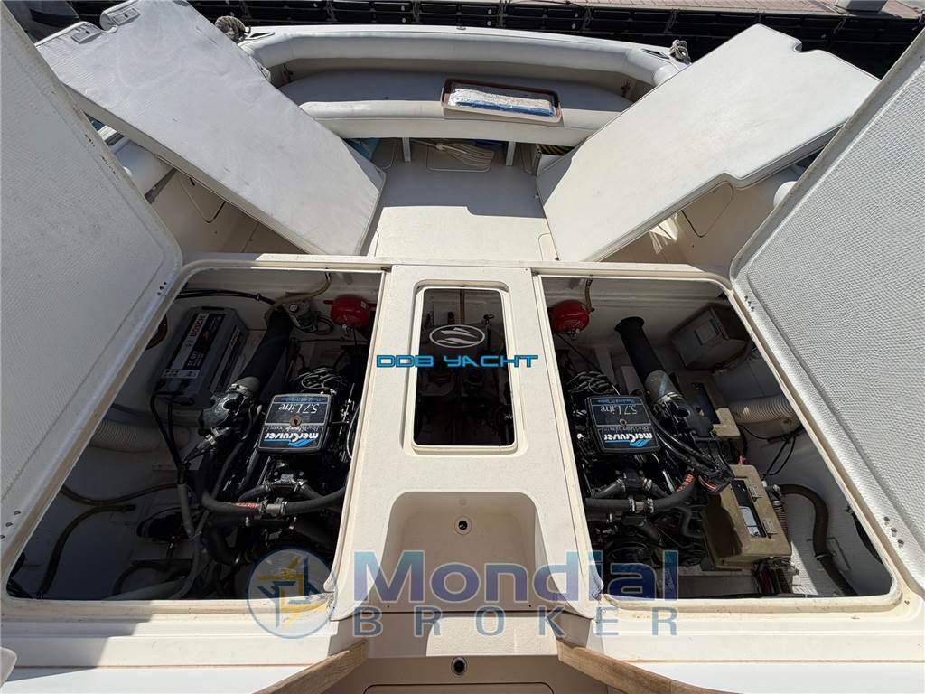 BERTRAM 28 MOPPIE