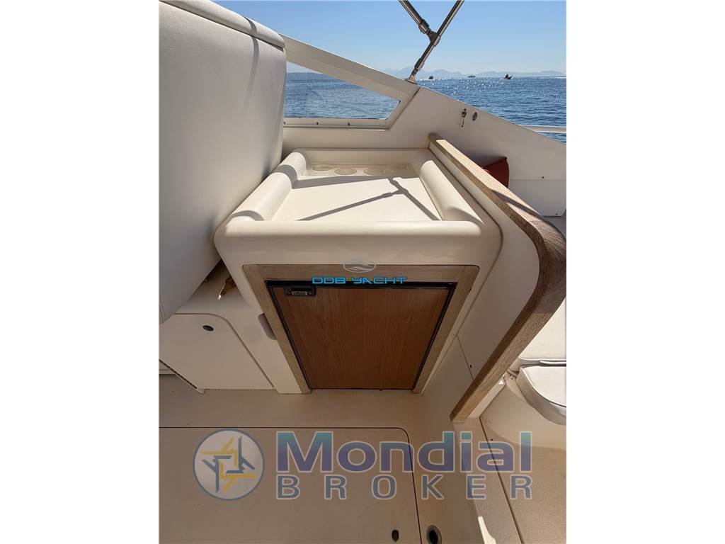 BERTRAM 28 MOPPIE