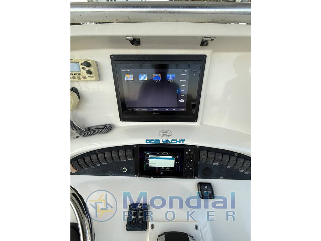 BOSTON WHALER 320 OUTRAGE