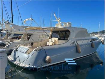 MOCHI CRAFT (Gruppo Ferretti) - DOLPHIN 51'